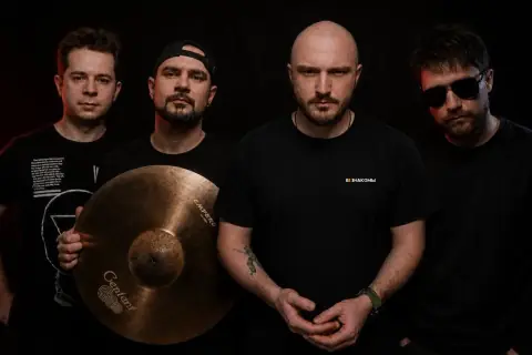 Е2 Знакомы