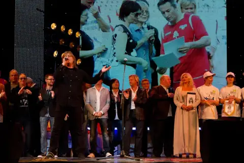 «Живем дальше!». Звёздной команде «Старко» — 35!
