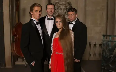 Elena et les Garcons