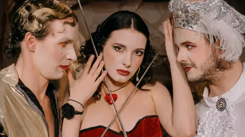 Собака на сене