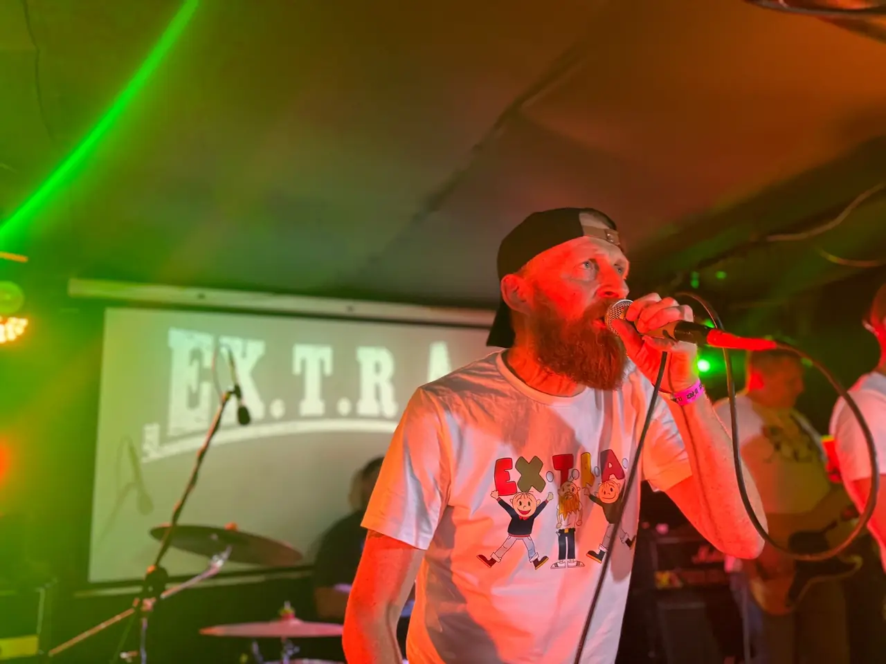 Ex.t.r.a.