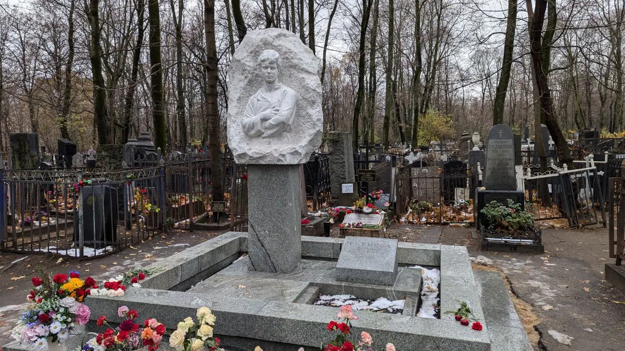 Кумиры, герои и святые старинного Ваганьковского кладбища