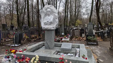 Кумиры, герои и святые старинного Ваганьковского кладбища